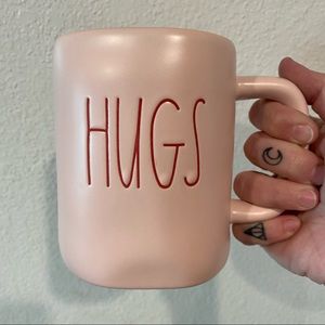 🌸 Rae Dunn Hugs Mug *Last Chance*